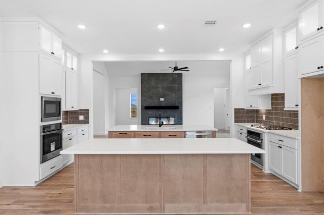 413 Lone Ranger Drive, Montgomery, TX 77316