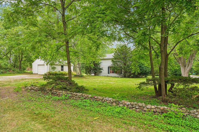 S63W34771 Piper ROAD, Eagle, WI 53119