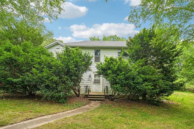 S63W34771 Piper ROAD, Eagle, WI 53119