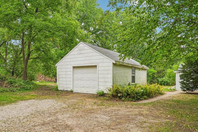 S63W34771 Piper ROAD, Eagle, WI 53119