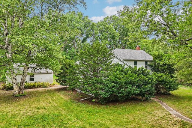 S63W34771 Piper ROAD, Eagle, WI 53119