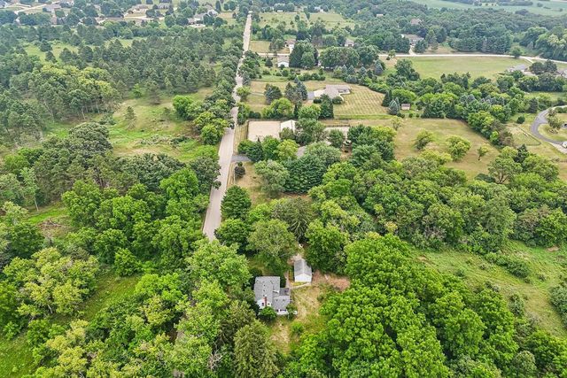 S63W34771 Piper ROAD, Eagle, WI 53119