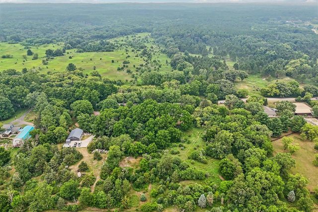S63W34771 Piper ROAD, Eagle, WI 53119