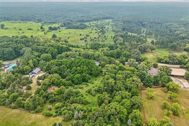 S63W34771 Piper ROAD, Eagle, WI 53119