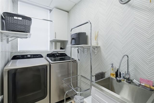 454 Fernwood Rd, Key Biscayne, FL 33149