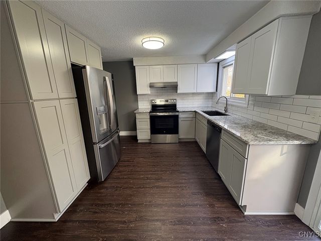 519 Sunflower Drive, Salina, NY 13088