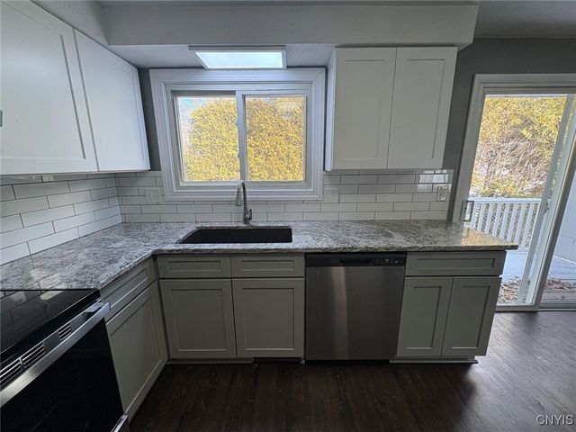 519 Sunflower Drive, Salina, NY 13088