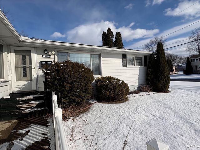 519 Sunflower Drive, Salina, NY 13088