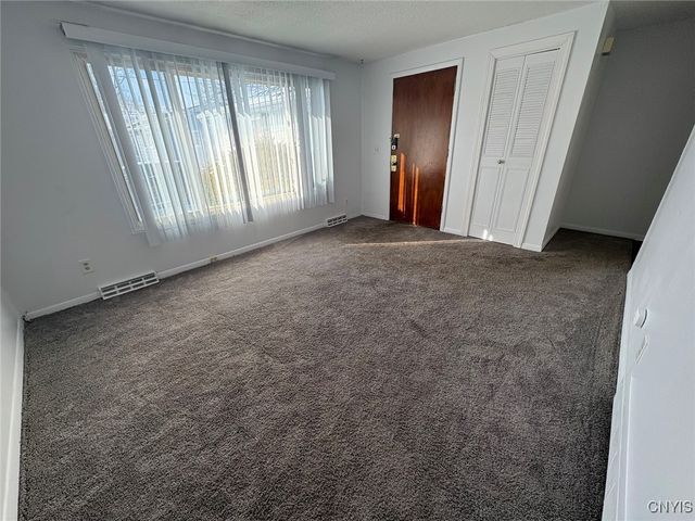 519 Sunflower Drive, Salina, NY 13088