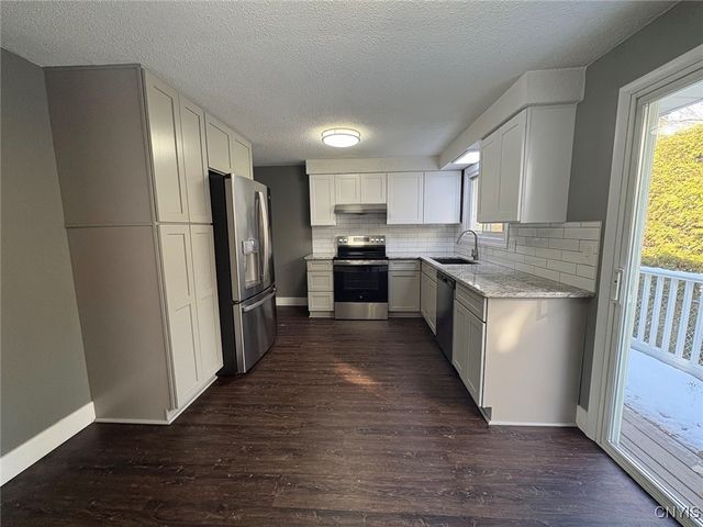 519 Sunflower Drive, Salina, NY 13088