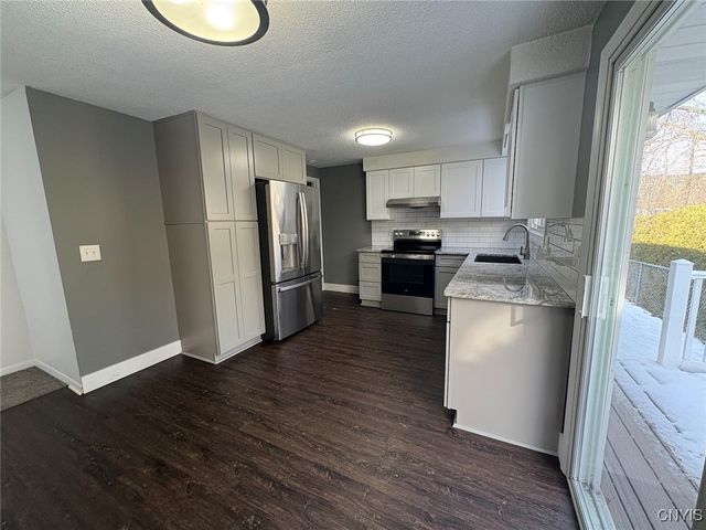 519 Sunflower Drive, Salina, NY 13088