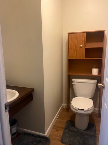 244 High Path Road 244, Windsor, CT 06095