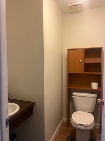 244 High Path Road 244, Windsor, CT 06095