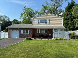 29 Hendrick Avenue B, Glen Cove, NY 11542