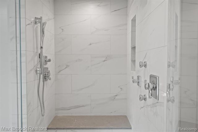 3627 Middlebury Lane, Bloomfield Hills, MI 48301