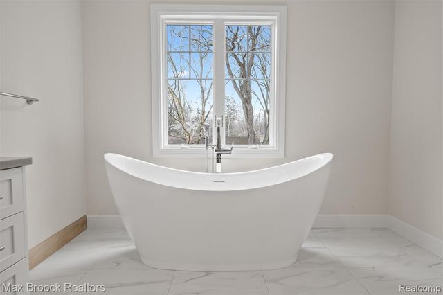 3627 Middlebury Lane, Bloomfield Hills, MI 48301