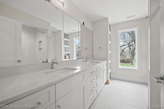 3627 Middlebury Lane, Bloomfield Hills, MI 48301