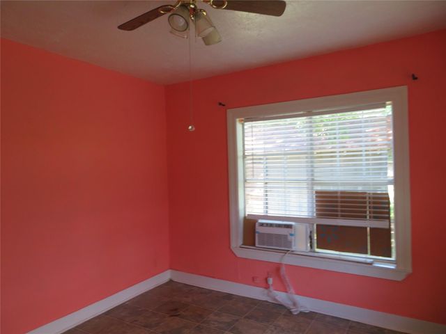 422 Mill Avenue, Conroe, TX 77301