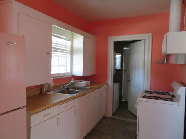 422 Mill Avenue, Conroe, TX 77301