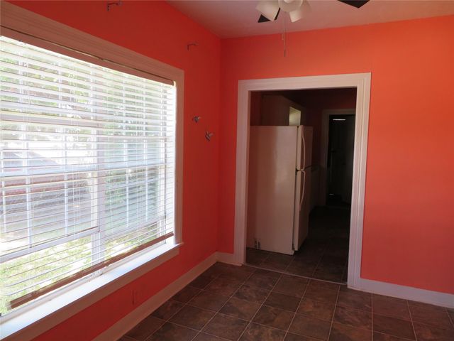 422 Mill Avenue, Conroe, TX 77301