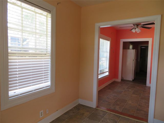 422 Mill Avenue, Conroe, TX 77301