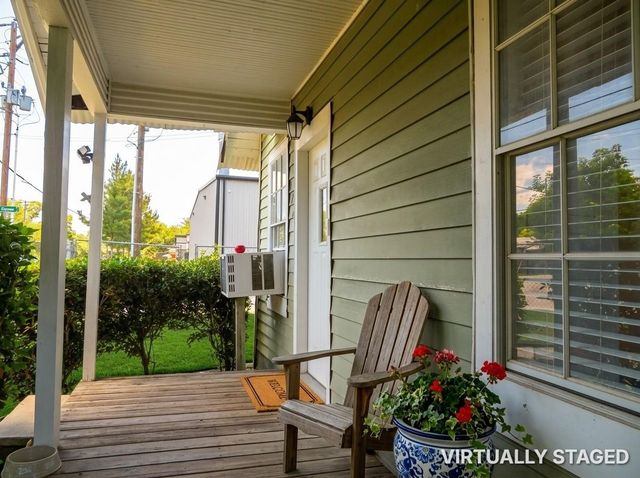 422 Mill Avenue, Conroe, TX 77301