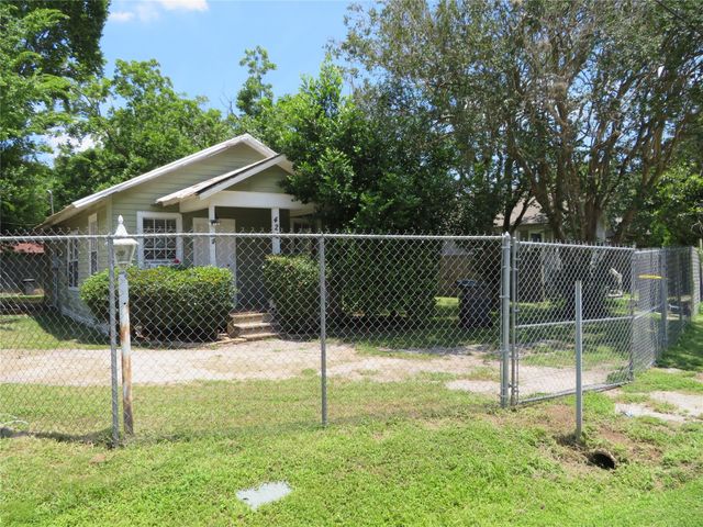 422 Mill Avenue, Conroe, TX 77301