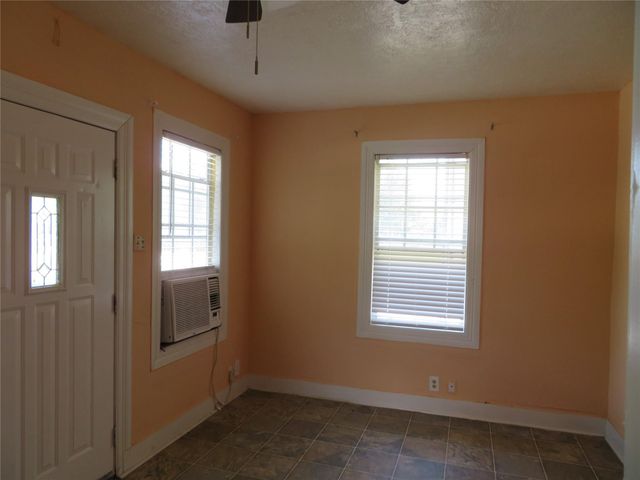 422 Mill Avenue, Conroe, TX 77301