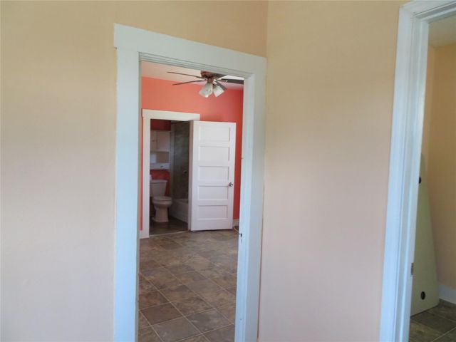 422 Mill Avenue, Conroe, TX 77301