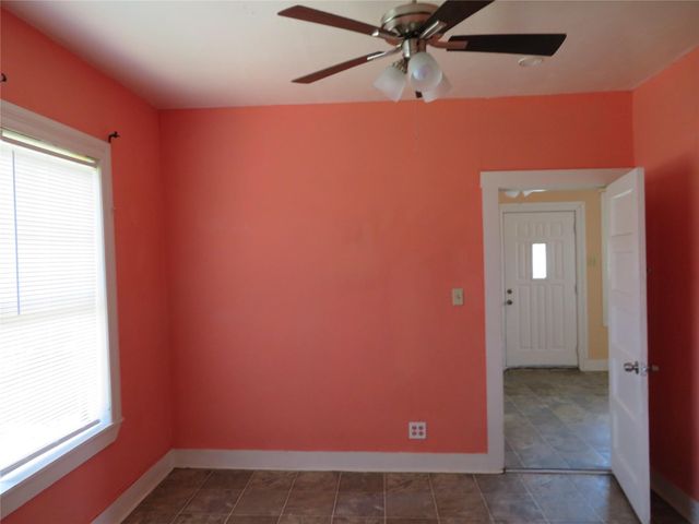 422 Mill Avenue, Conroe, TX 77301