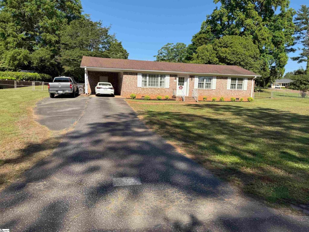 104 Russell Street, Spartanburg, SC 29307