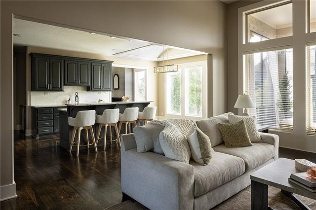 9519 W 151st Terrace, Overland Park, KS 66221