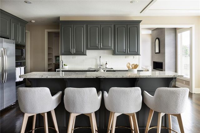 9519 W 151st Terrace, Overland Park, KS 66221