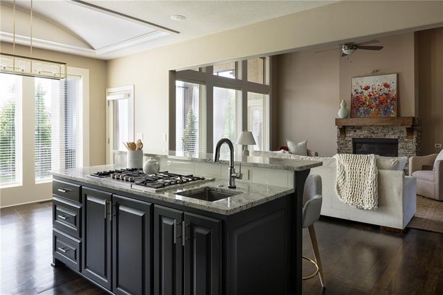 9519 W 151st Terrace, Overland Park, KS 66221