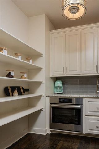 9519 W 151st Terrace, Overland Park, KS 66221