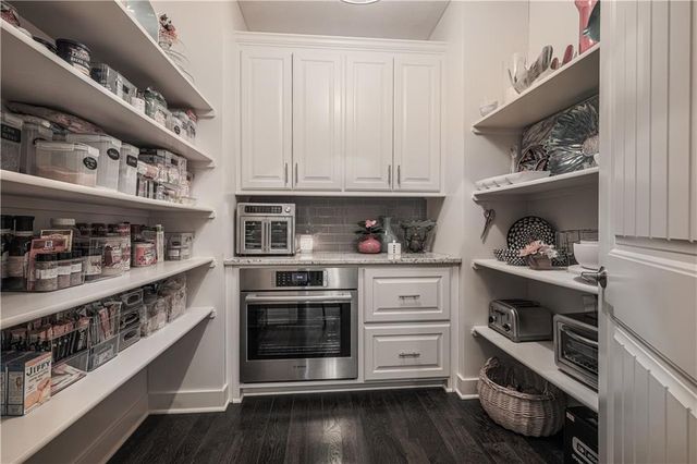 9519 W 151st Terrace, Overland Park, KS 66221