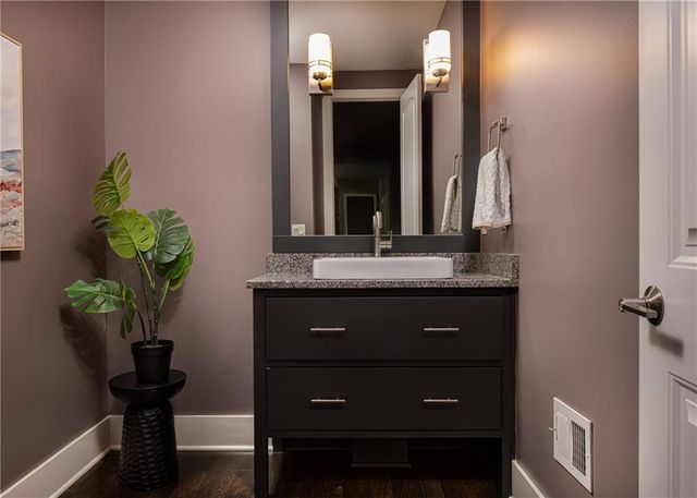 9519 W 151st Terrace, Overland Park, KS 66221