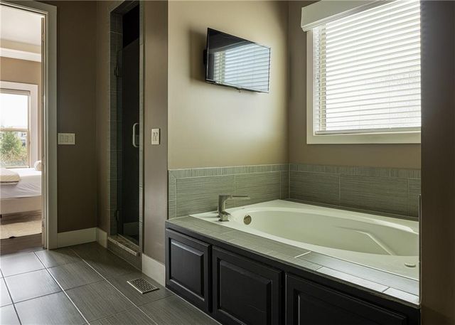 9519 W 151st Terrace, Overland Park, KS 66221