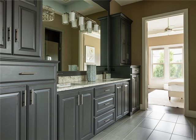 9519 W 151st Terrace, Overland Park, KS 66221