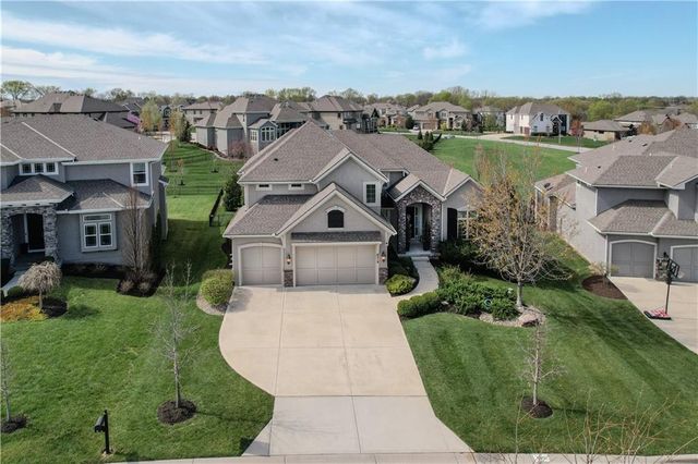 9519 W 151st Terrace, Overland Park, KS 66221