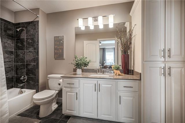 9519 W 151st Terrace, Overland Park, KS 66221