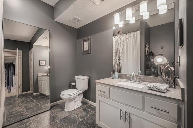 9519 W 151st Terrace, Overland Park, KS 66221