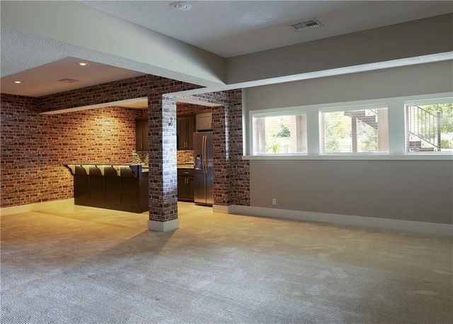 9519 W 151st Terrace, Overland Park, KS 66221