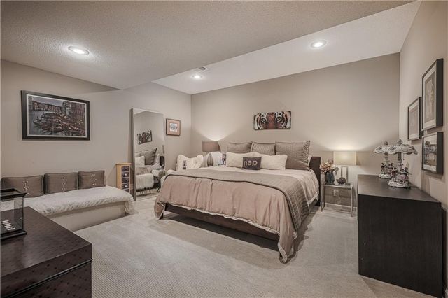 9519 W 151st Terrace, Overland Park, KS 66221