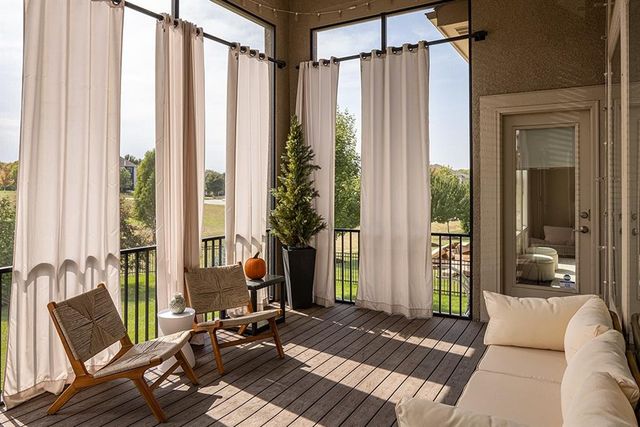 9519 W 151st Terrace, Overland Park, KS 66221