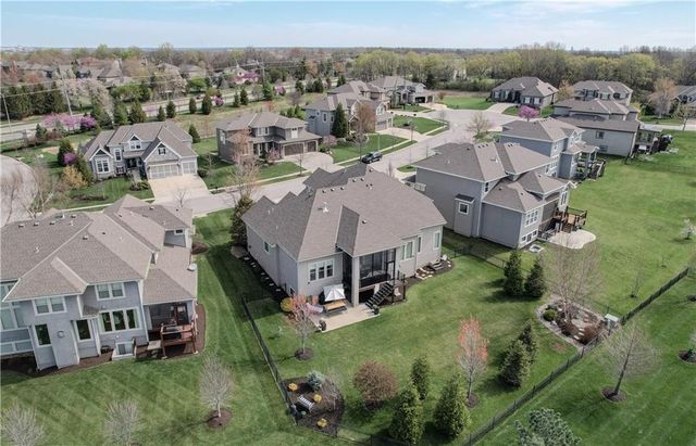 9519 W 151st Terrace, Overland Park, KS 66221