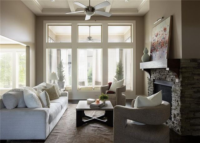 9519 W 151st Terrace, Overland Park, KS 66221