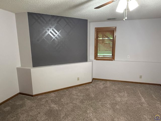 4224 SW Colly Creek DR, Topeka, KS 66610