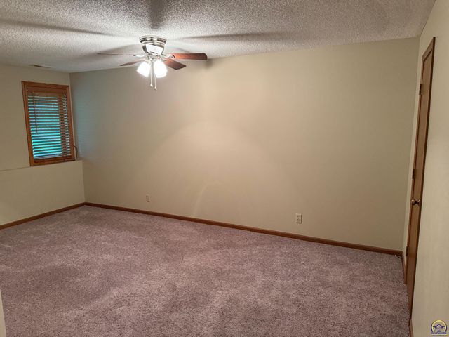 4224 SW Colly Creek DR, Topeka, KS 66610