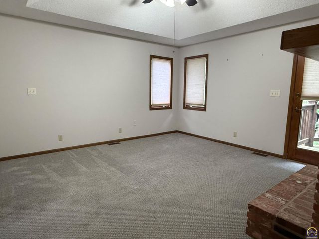 4224 SW Colly Creek DR, Topeka, KS 66610